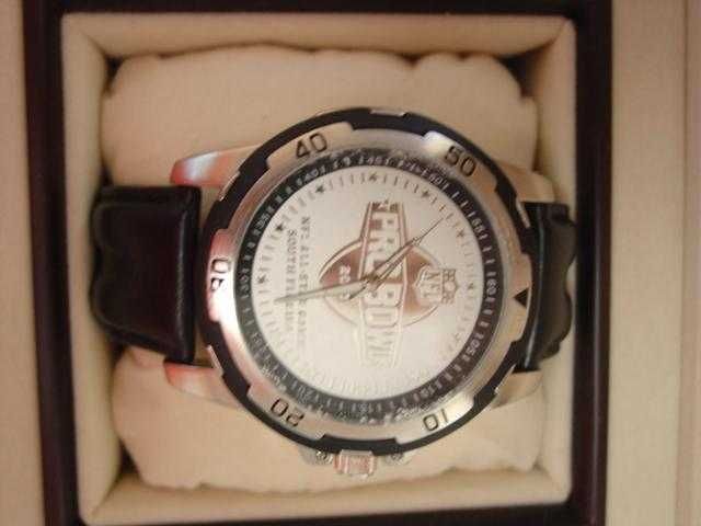 2010 NFL Pro Bowl Players Watch w Wooden Box (sku 636)  