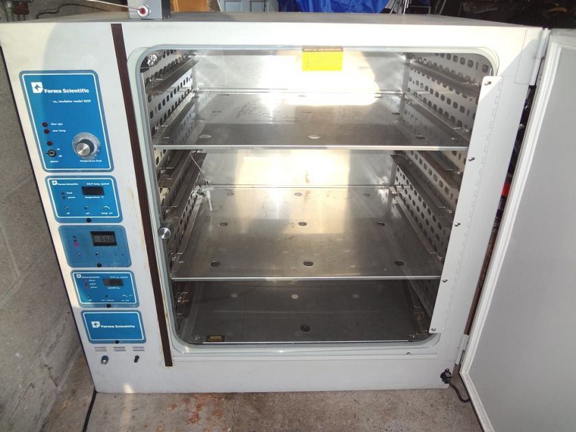 Thermo Forma Scientific model 3029 CO2 Laboratory Incubator  