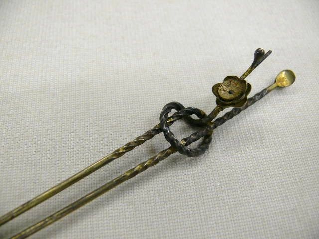 MEIJI Antique Kanzashi (Hairpin) w/Ume Motif V437  