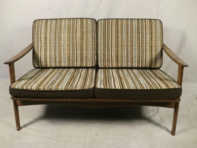 Mid Century Modern Walnut/Upholstered Setee (1997)r.  