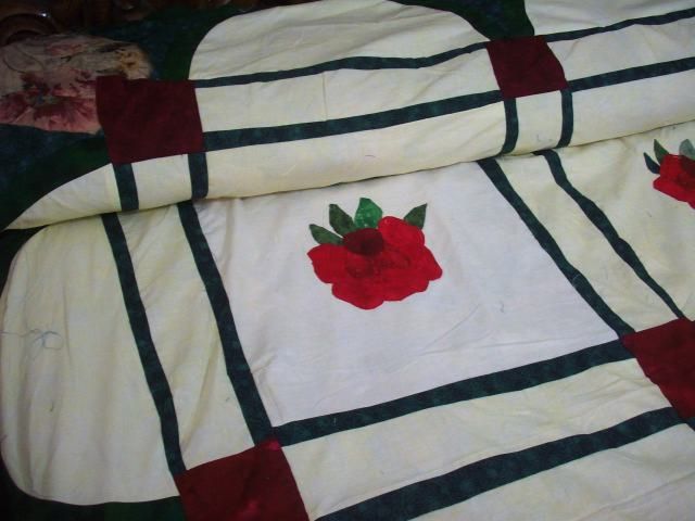 GREAT VINTAGE H. APPL. RED ROSES QUILT TOP #D314  