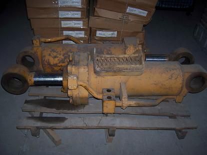 Komatsu 355 A Dozer Ripper Lift Cylinders  