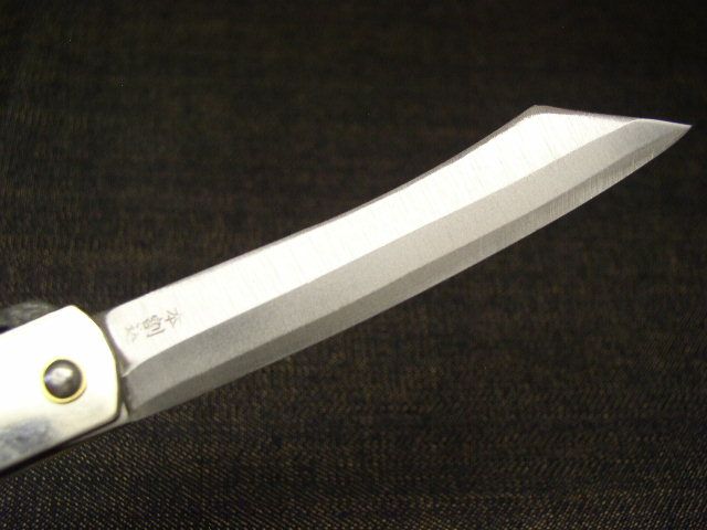 This HIGONOKAMI is a famouse knife that keeps being made in the Miki 