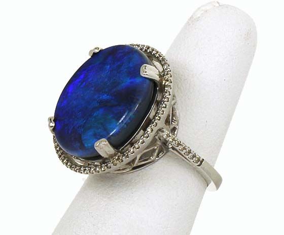 AMAZING 18K GOLD 10.84 CTS BLACK OPAL & DIAMONDS RING  