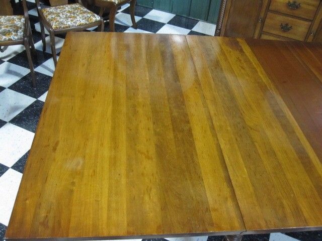   Table, 6 Chairs & Buffet Style China Hutch Oak Good Condition  