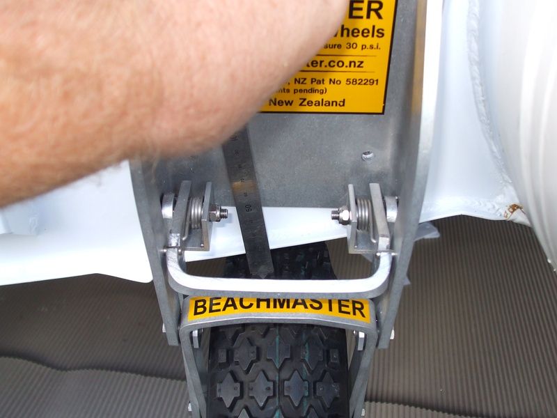 INFLATABLE BOAT / DINGHY LAUNCHING WHEELS   BEACHMASTER  