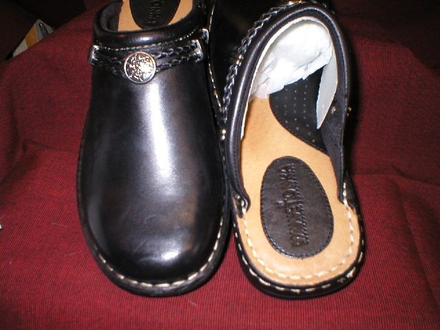 MINNETONKA SILVERTHORNE BLACK LEATHER CLOGS WOMENS 5  