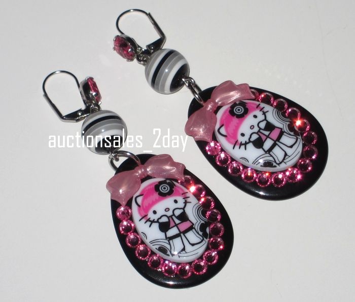 Tarina Tarantino Pink Head MOD Hello Kitty Crystal Cameo Dangle 