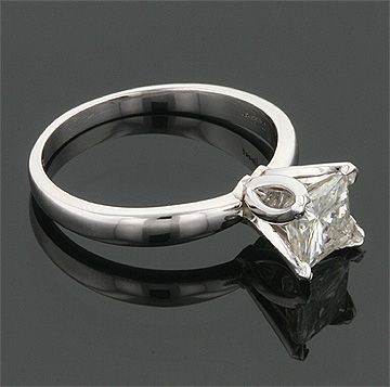 82 CT 14KW MOISSANITE TULIP SOLITAIRE STYLE RING  