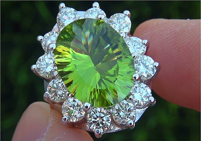   10.69 Carat Natural Peridot & Diamond Vintage Ring 14k Gold  