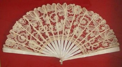 ANTIQUE BOBBIN BELGIUM LACE FAN W MOTHER OF PEARL  