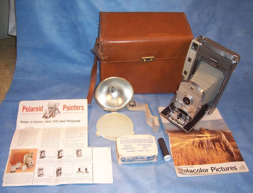   40 Series Film Photo Picture Camera 281 Flash #5 Bulbs & Case  