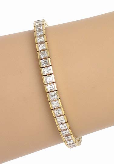 18K GOLD & 14 CTS. SPARKLING DIAMONDS TENNIS BRACELET  