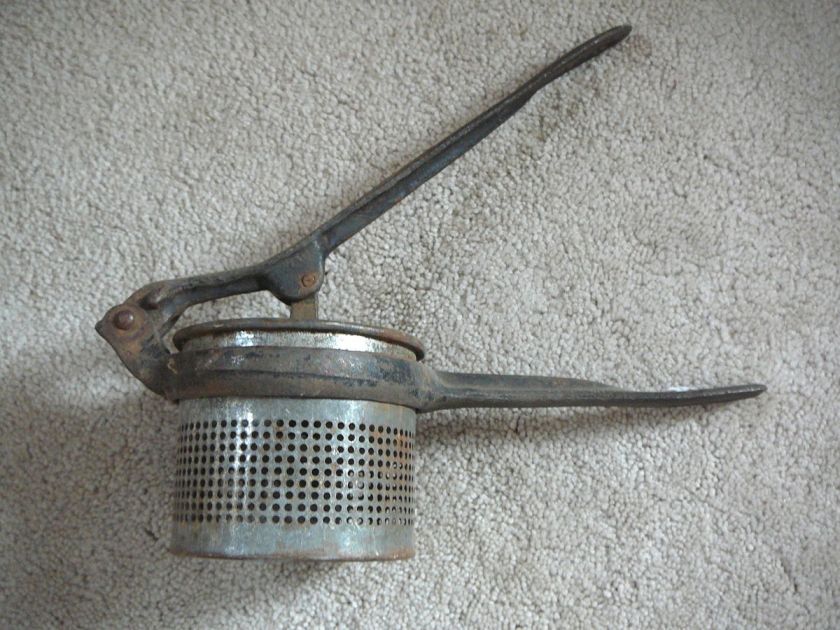 ANTIQUE VINTAGE CAST IRON POTATO RICER MASHER STRAINER   Kitchen 