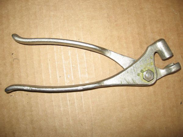 Monogram #200 Pliers for M Type & MHD Type Fastener  