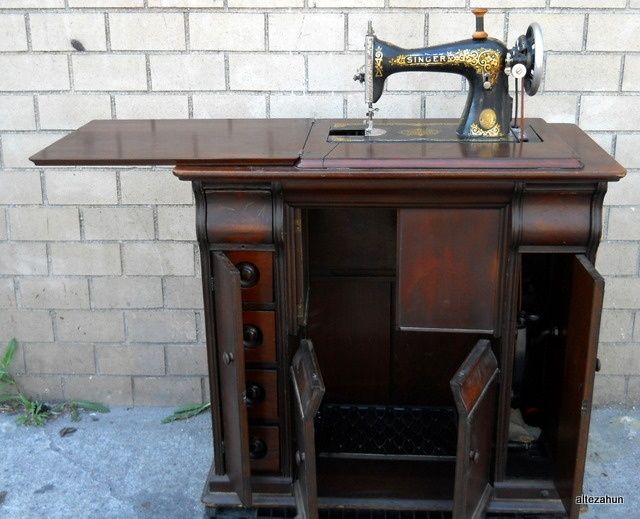 Singer Manufacturing s/n G 1920 Wood Cabinet Sewing Machine  