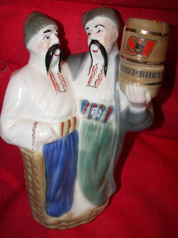 VINTAGE LIQUOR BOTTLE RUSSIAN? RARE TWO MEN SV  